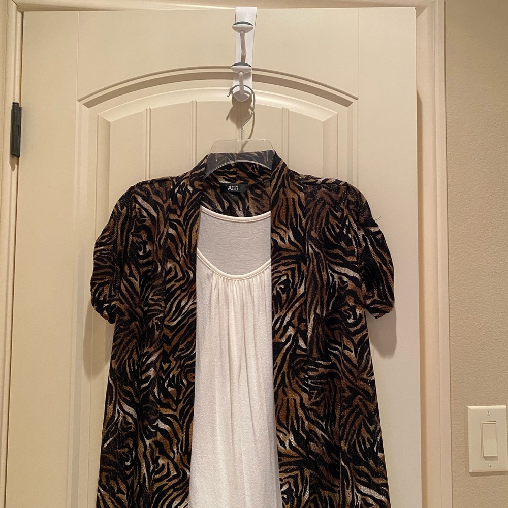 Bundle 10 (4-5$) items for a 10$ offer. AGB Animal Print Cardigan with White Top